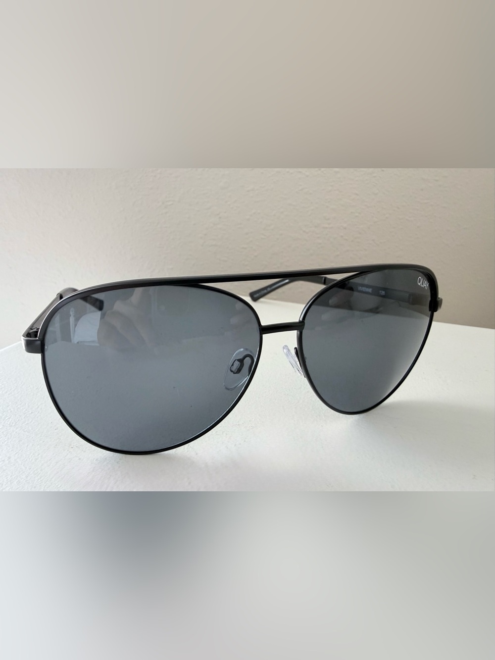 Quay Australia | Vivienne Large Aviator Sunglasses Black | With Case